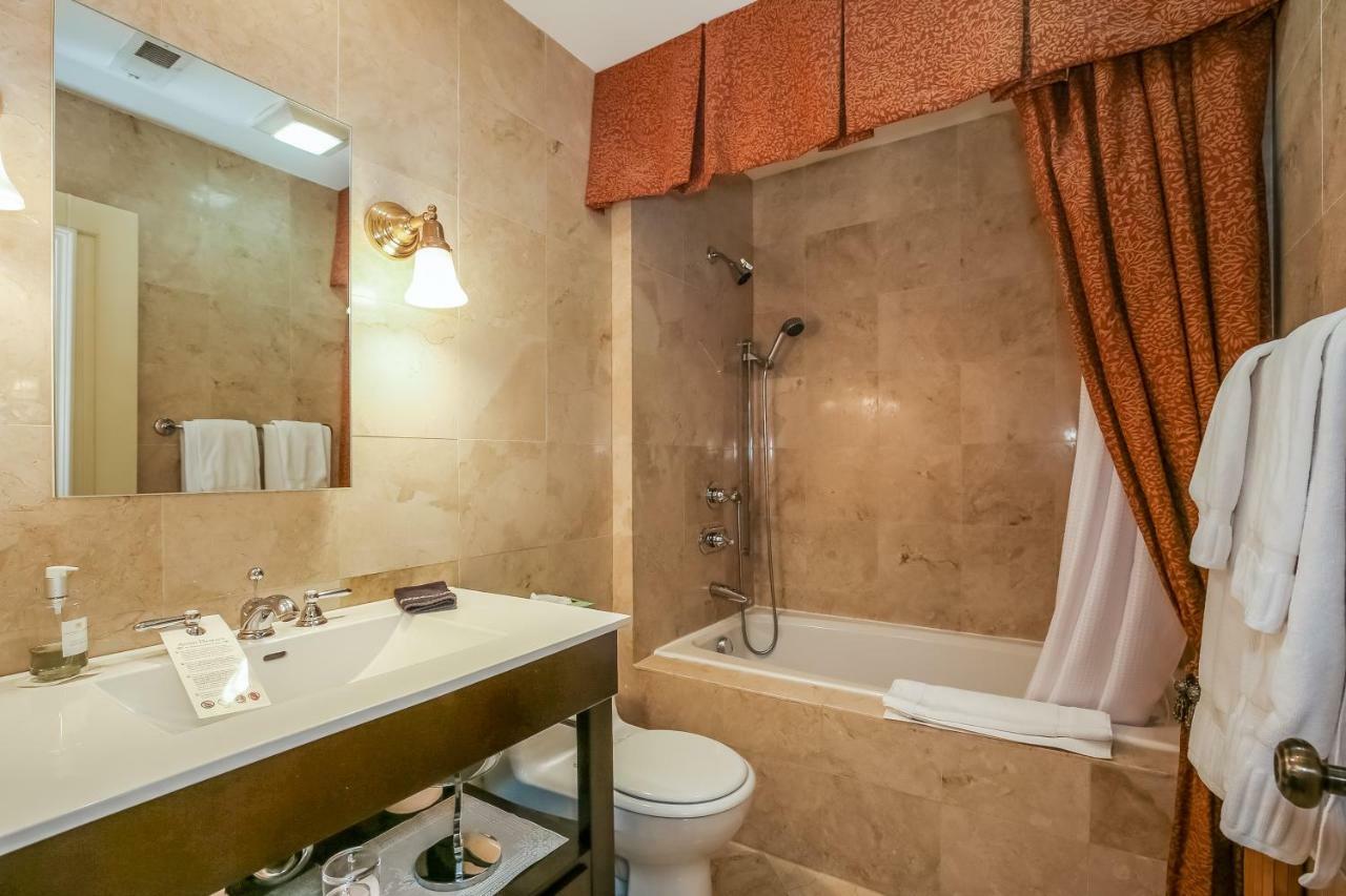 Harvey House Bed & Breakfast โอ๊คพาร์ค ภายนอก รูปภาพ
