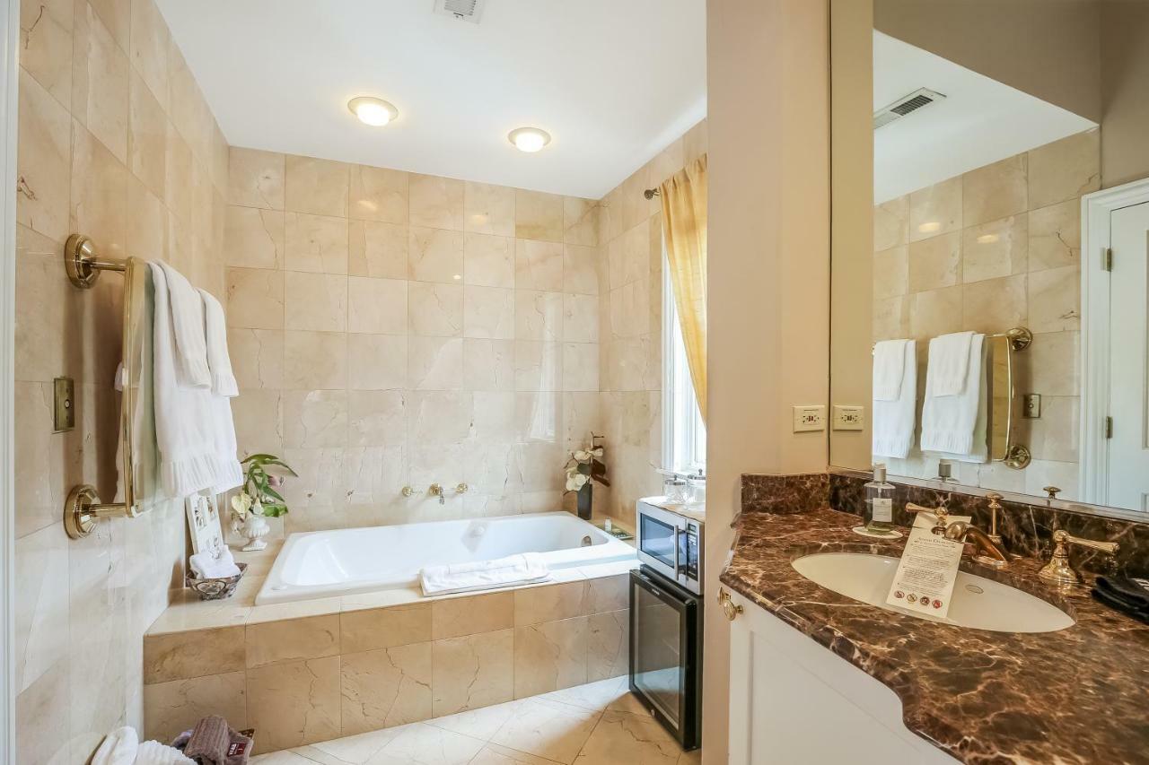 Harvey House Bed & Breakfast โอ๊คพาร์ค ภายนอก รูปภาพ