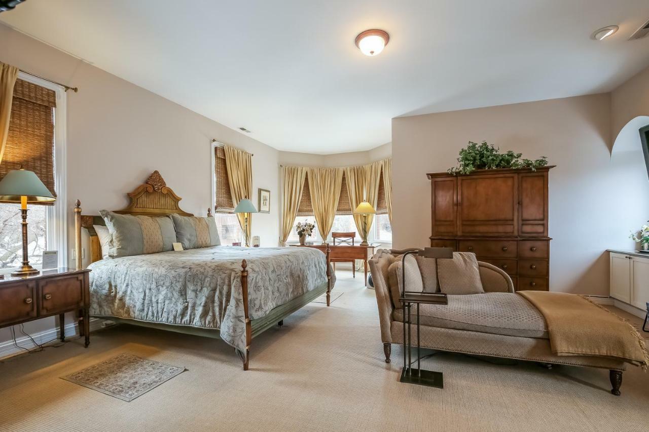 Harvey House Bed & Breakfast โอ๊คพาร์ค ภายนอก รูปภาพ